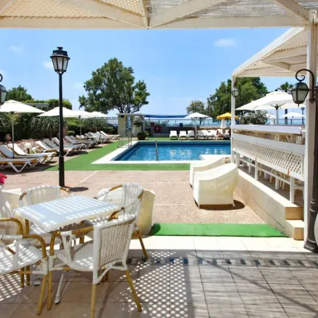 The Seasons Hotel -Studio & Suite