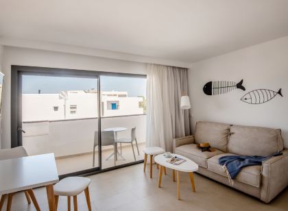 Apartamentos Es Pujols - Emar Hotels