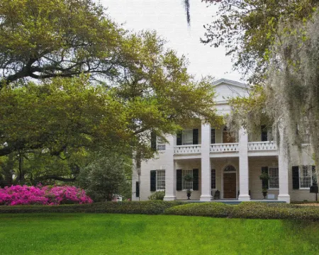 Monmouth Historic Inn Hotels in Adams County