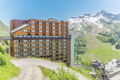 Résidence Pierre & Vacances Capella Hotels near Avoriaz Snowboard School
