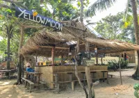 Yellow Moon M23 Hostel