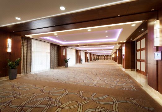 더블트리 바이 힐튼 바르샤바