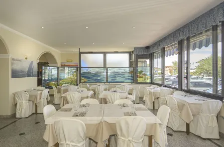Hotel Lungomare Отели в г. Камайоре