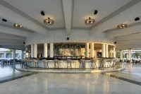 Grand Palladium Lady Hamilton Resort & Spa - All Inclusive - 5-Star