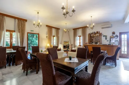 San Giorgio Villa Отели рядом с достопримечательностью «Монастырь Святой Троицы»