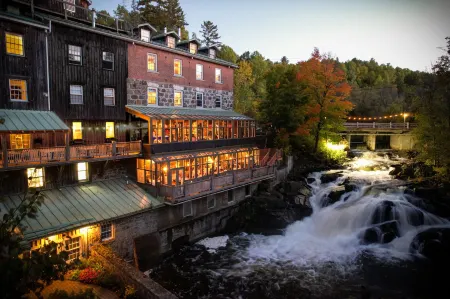 Moulin Wakefield Mill Hotel & Spa Отели в г. Ле Коллин-де-л'Утауе