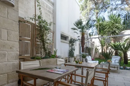 Palazzo Dei Dondoli Отели рядом с достопримечательностью «Chiesa Parrocchiale San Bernardino Realino»