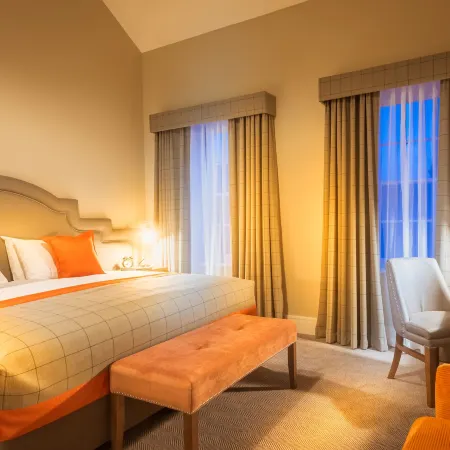 Bishop's Gate Hotel Отели рядом с достопримечательностью «Гилдхолл»