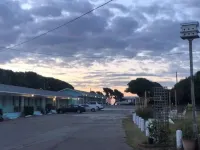 Swell Motel - parking