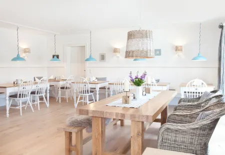 Belle Maison - Das kleine Hotel Отели в г. Таубербишофсхайм