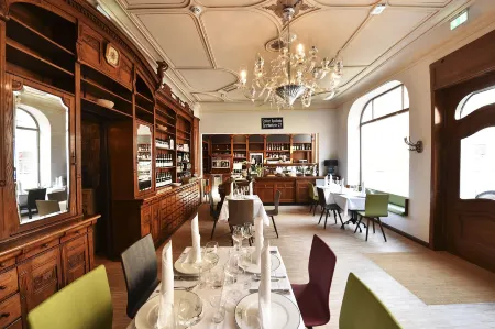 Moments Boutique Hotel Отели рядом с достопримечательностью «Собор Святого Петра»