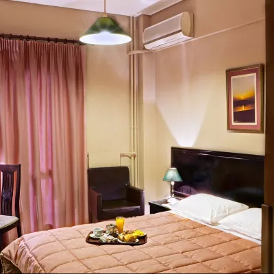 Nicola Hotel โรงแรมใกล้ภูเขาลีคาเบตตัส