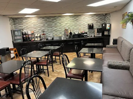 Greenlight Inn & Suites St James