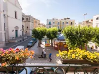 Turenum Apartment B&B Hotels in Trani