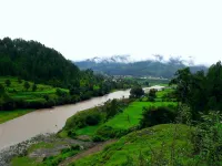 Garur Valley Hotels in Kausani