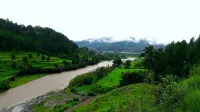 Garur Valley Hotels in Kausani
