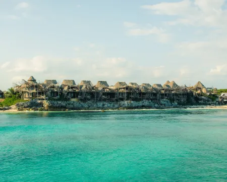 アズリク トゥルムのホテル