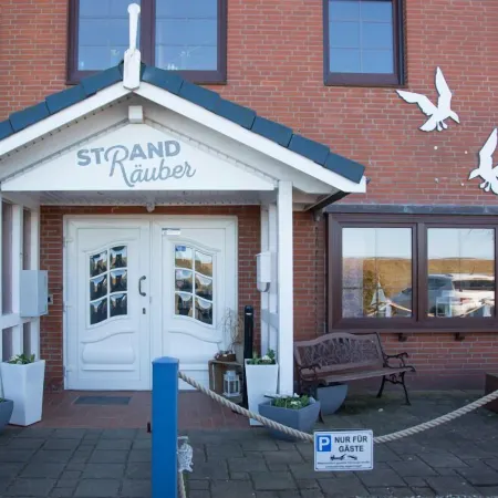 Hotel Strandräuber Отели в г. Шёнберг