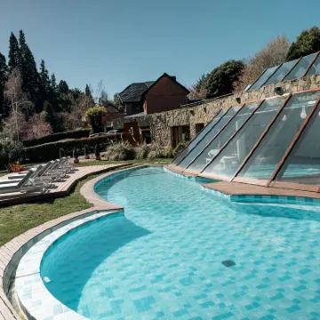 Rochester Bariloche Suites & Spa Hotels near Serena Bay