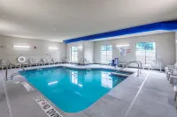 Cobblestone Hotel & Suites - Janesville - Pools