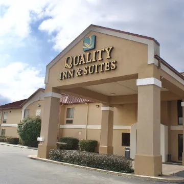 Quality Inn & Suites Pine Bluff
