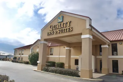 Quality Inn & Suites Pine Bluff Hotels in Pine Bluff