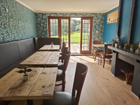 Little Foxes Hotel & Gatwick Airport Parking Отели в г. Колгейт