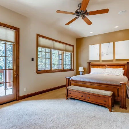 Valley Views, Hot Tub and Parking Included