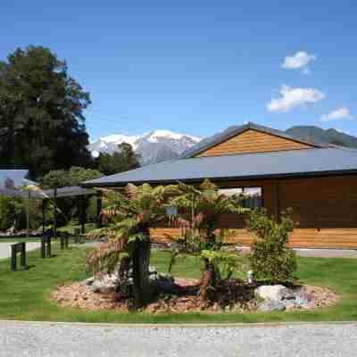 Westwood Lodge Hotel Exterior