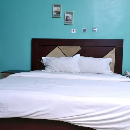 Petesville Hotel Calabar Отели в г. Калабар