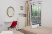 Nina's Villa, Cosy Seaview Retreat
