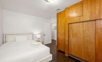 Spacious Retreat w Large Kitchen Outdoor Patio