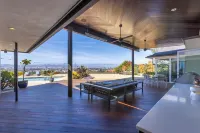 Stylish Hillside Retreat with Pool&Views
