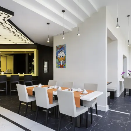 Best Western Hotel Journel Saint-Laurent-Du-Var Aéroport Отели рядом с достопримечательностью «Стадион Шарля-Эрманна»