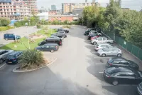 Holiday Inn MANCHESTER - WEST by IHG - parking