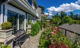 Crystal's View Bed & Breakfast