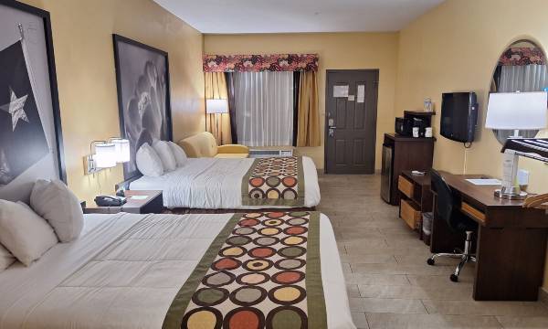 Super 8 by Wyndham Weslaco