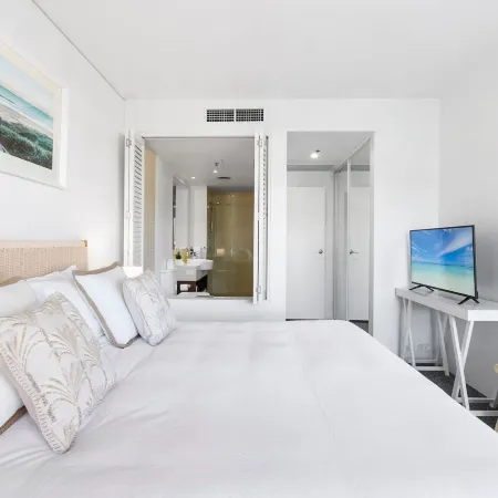 Lux Retreat at Harbour Light Cairns I Sauna I Pool & Prime Location