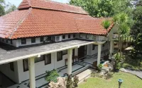 Eboni Guest House Madiun Hotel di Mejayan