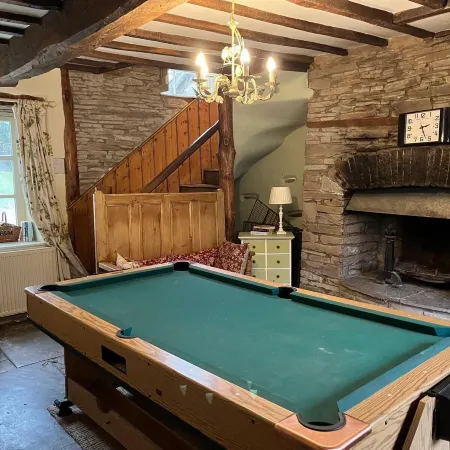 The Hillis Farmhouse - 6 Bed - Sleeps 11 - Pets