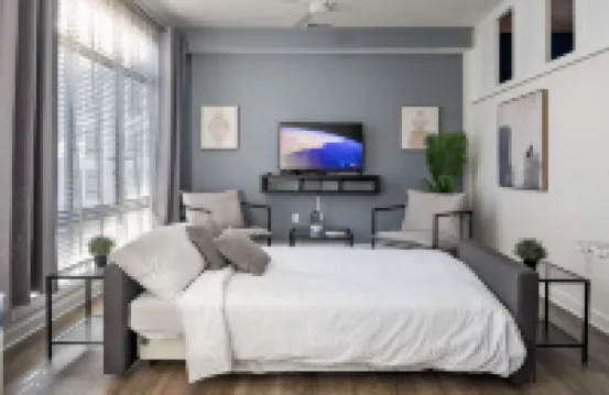 Spacious 2Bd with Private Balcony and Free Parking