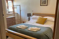 Dee Valley Country Escape - Sleeps 4 & Hot Tub فنادق في کینوید، دنبیگ‌شر