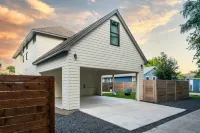 Queen's Gambit - 7 Min Uber to Downtown Atx - Bungalow