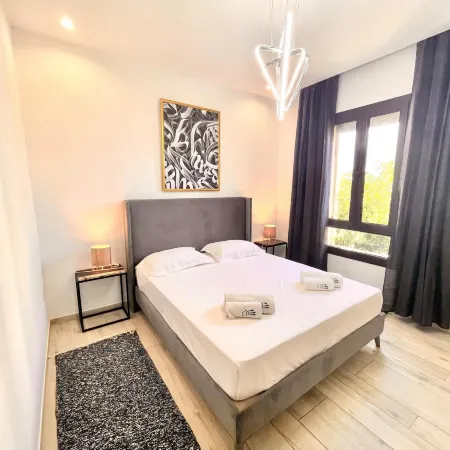 New Bright and Luxurious 2Bds in Rd Malaga B10