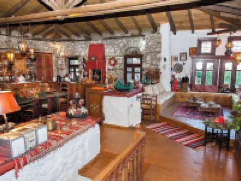 260m2 Unique Mountain House in Lilea Parnasos Hotels in Parnassos