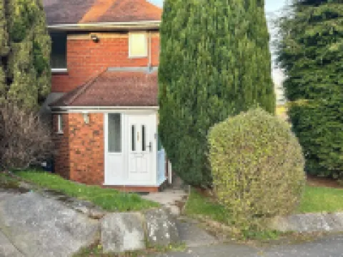 Cosy 3-bed Retreat - Garden, Parking & Bbq Hotels near Frankley Services M5