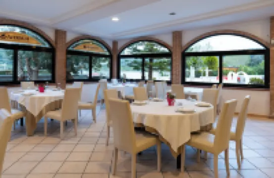 阿韋爾努姆瑞萊斯酒店 波佐利酒店