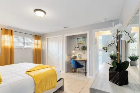 Ocean Harbour Apartment Homes Отели рядом с достопримечательностью «Irene H. Canova Park»