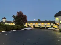 The Black Mountain Inn - parking
