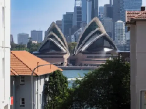 KozyGuru Kirribilli Opera House View 2 Bed Apt Hotels in Kirribilli